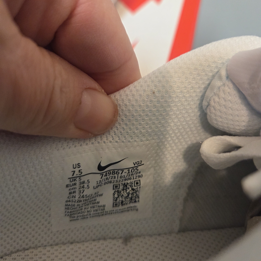 Nike Court Royale White Sneakers Brand New With Box - Picture 5 of 5